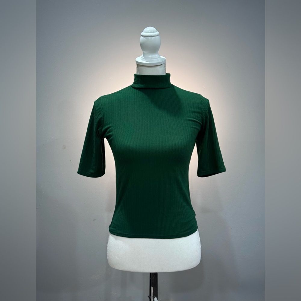 Green Olivia Rae Ribbed Mock Neck Top Size S EUC